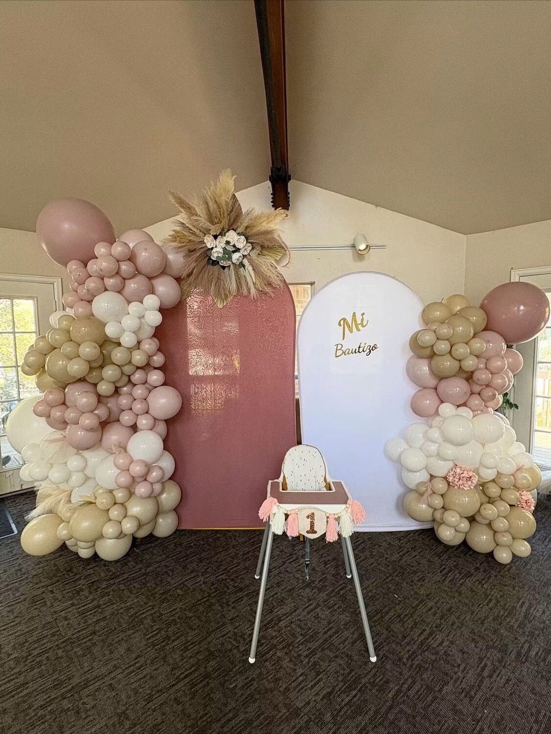 Balloon decor and party setup by Juandy Impulso & Eventos in Denver and Aurora, Colorado