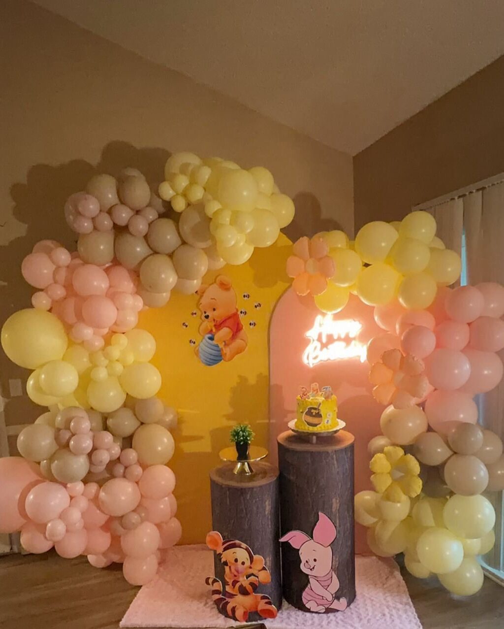 Balloon arch by Juandy Impulso & Eventos